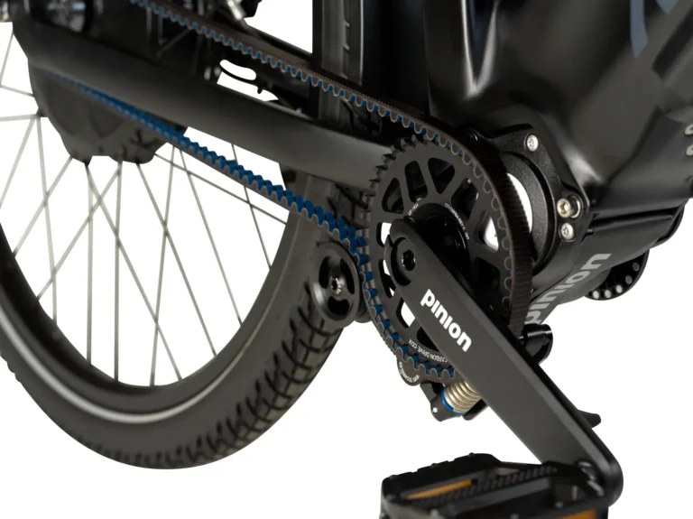 AureusDrive PowerDrive E-Bike Modell in Schwarz mit Pinion Getriebe für den Riemenantrieb.
